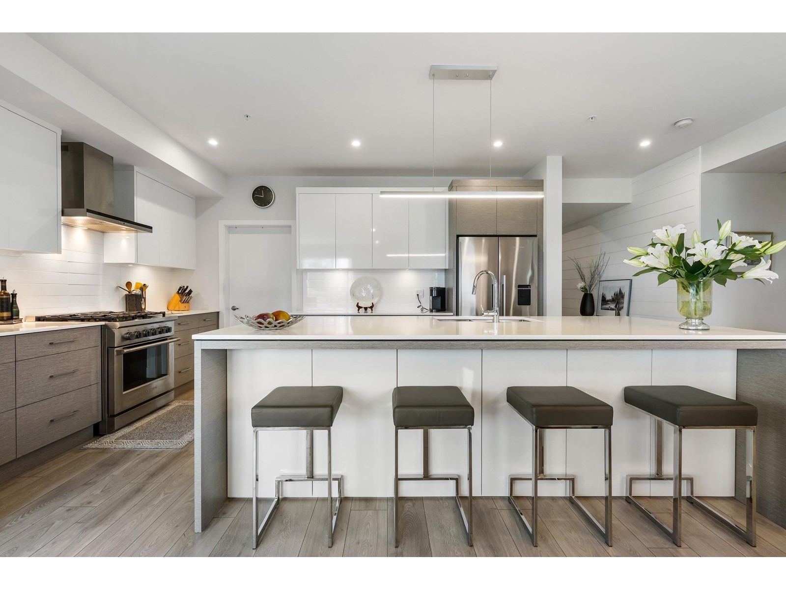 502 45500 MARKET WAY, Garrison Crossing, Chilliwack