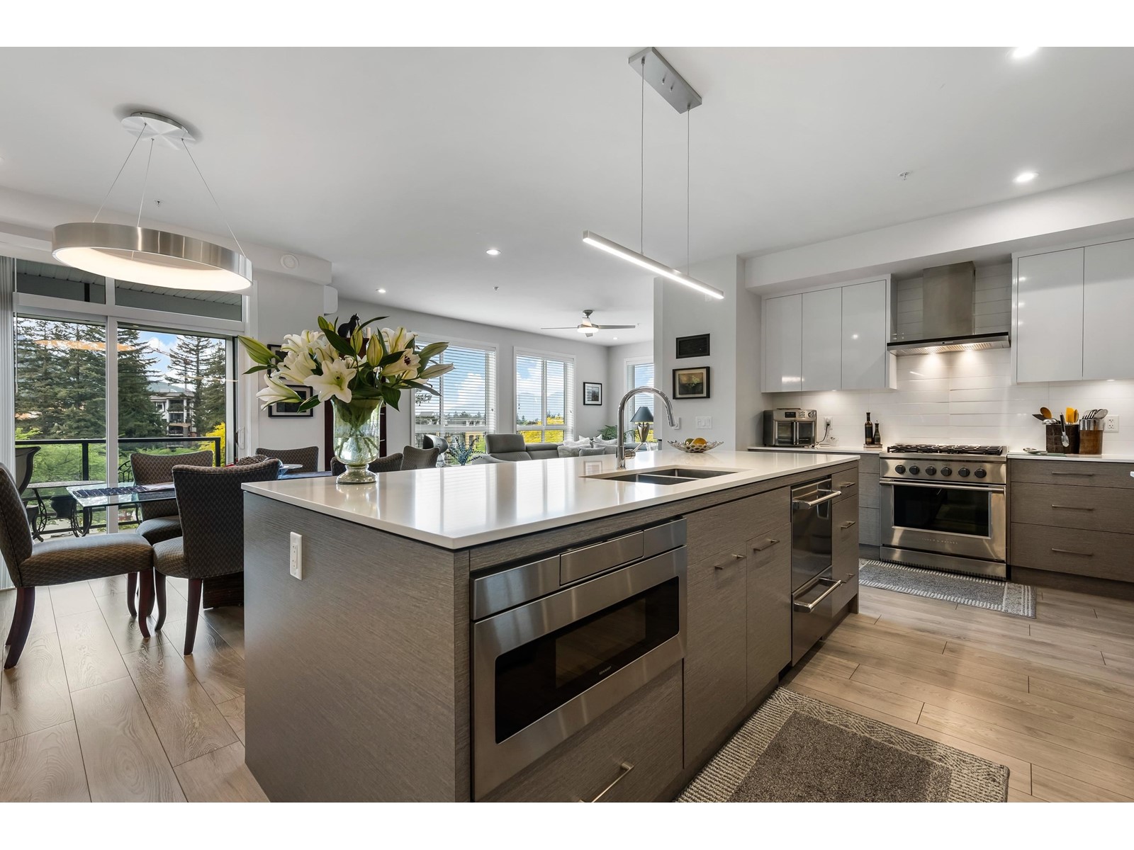 502 45500 MARKET WAY, Garrison Crossing, Chilliwack