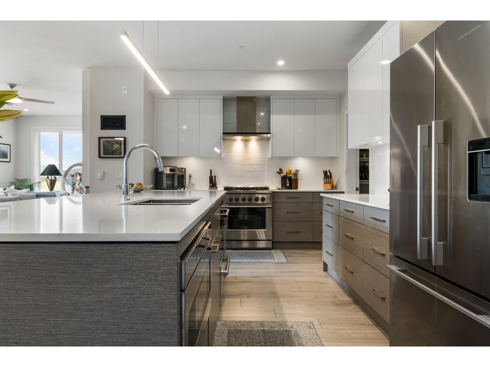 Photo 1 of 502 45500 Market Way Garrison Crossing, Chilliwack BC