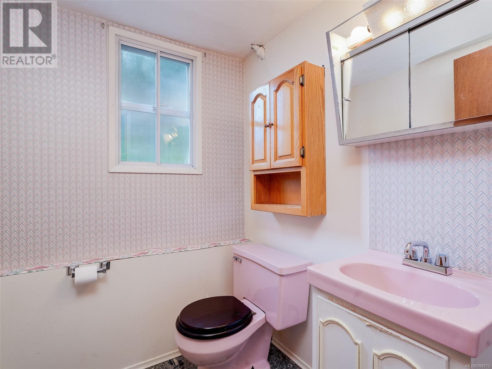  994 Preston Way, Langford