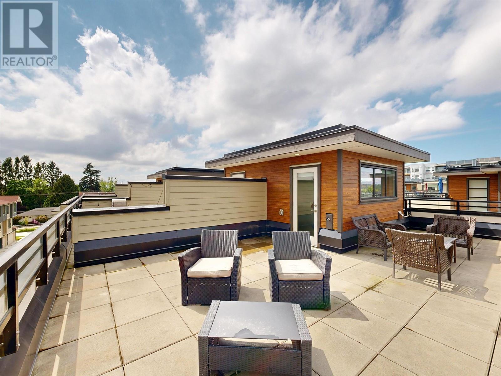 #18-10233 RIVER Drive, Richmond