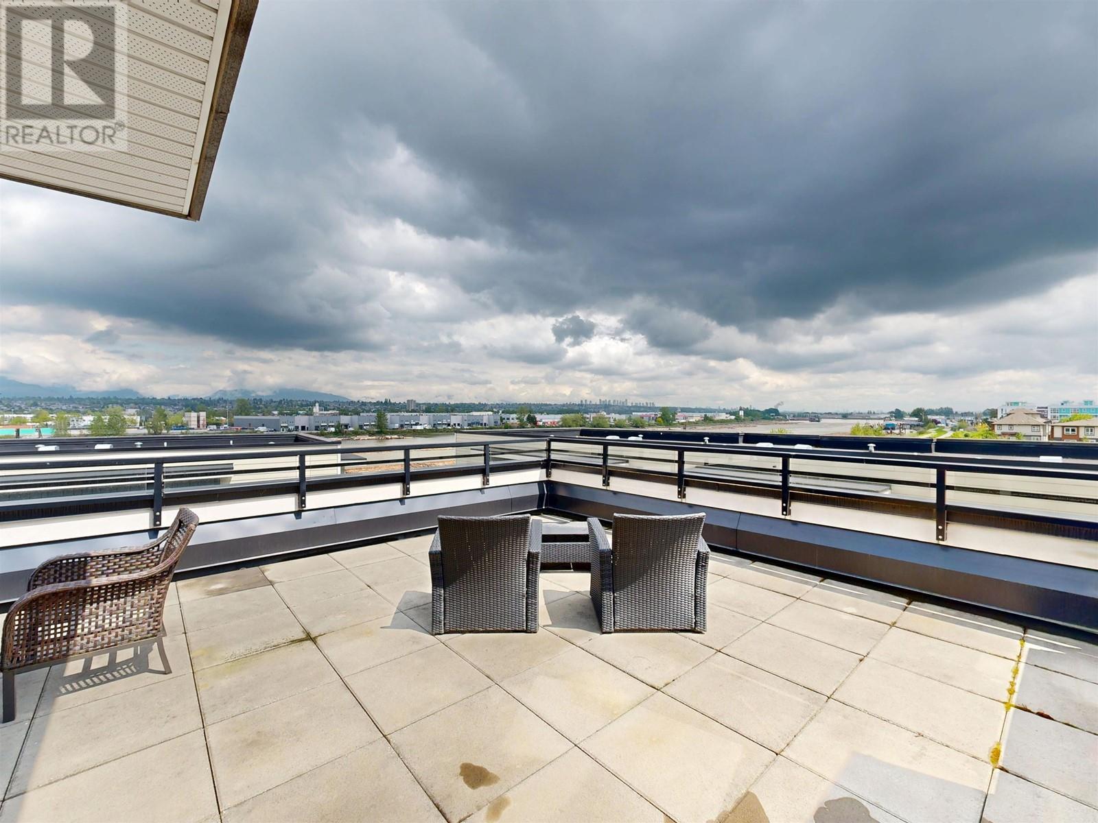 #18-10233 RIVER Drive, Richmond