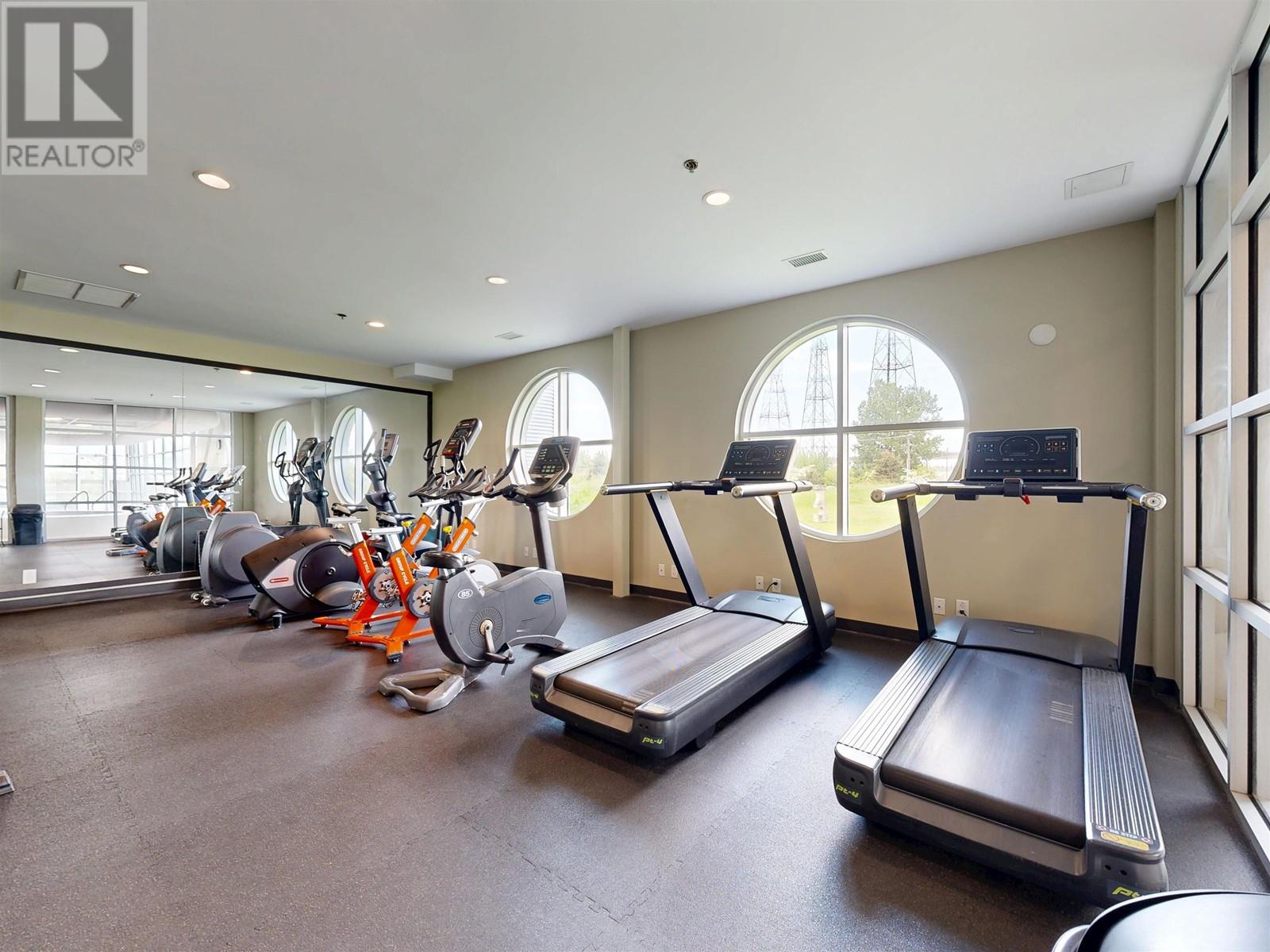 #18-10233 RIVER Drive, Richmond