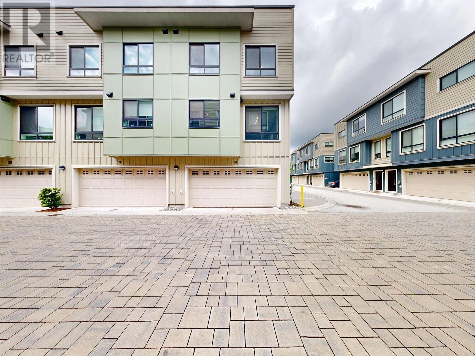#18-10233 RIVER Drive, Richmond