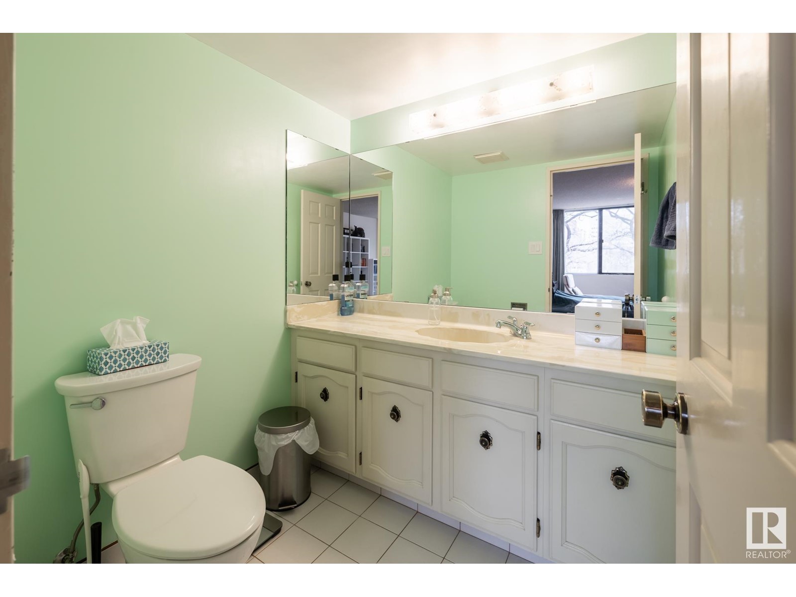 #202 9921 104 ST NW, Edmonton