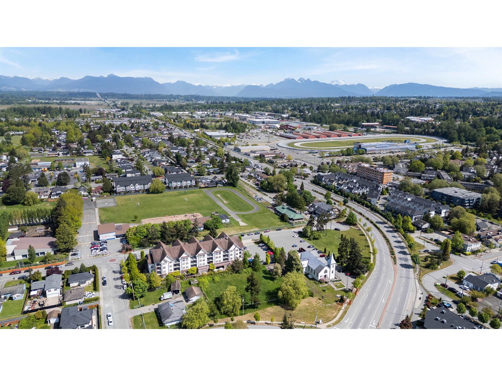Photo 3 of 17575 58 A Avenue, Surrey BC