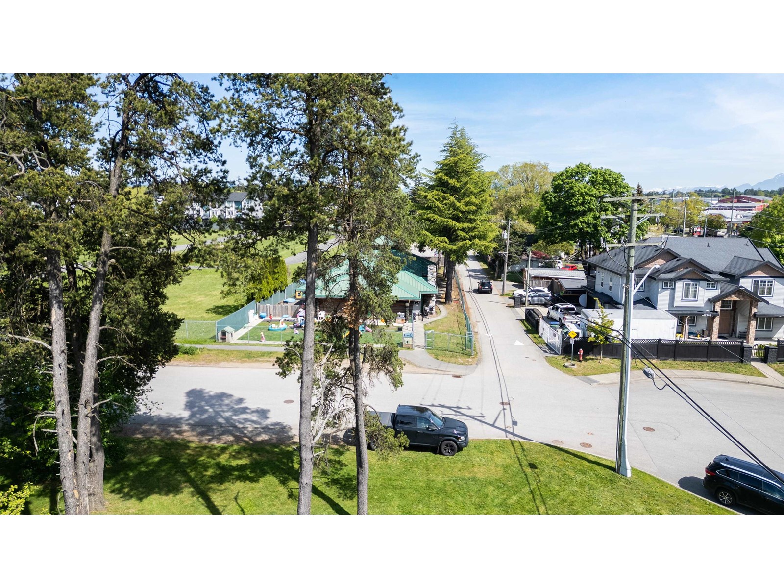 Photo 13 of 17575 58 A Avenue, Surrey BC