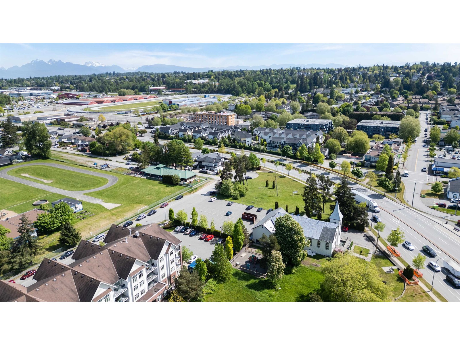 Photo 4 of 17575 58 A Avenue, Surrey BC