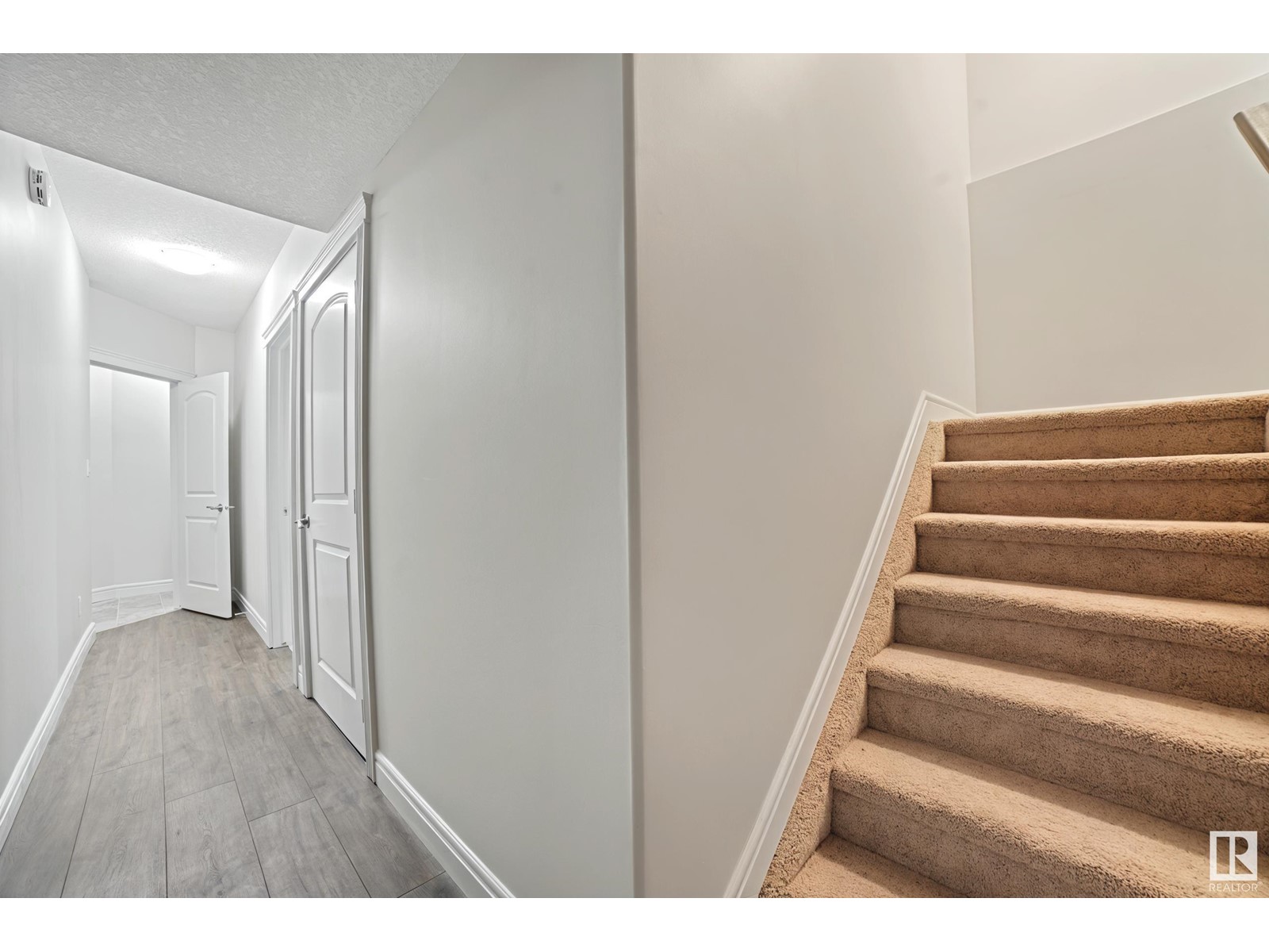 3108 27 AV NW, Edmonton