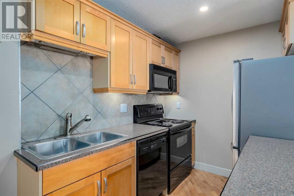 Single Family House for Sale in    Street NE Renfrew Calgary 