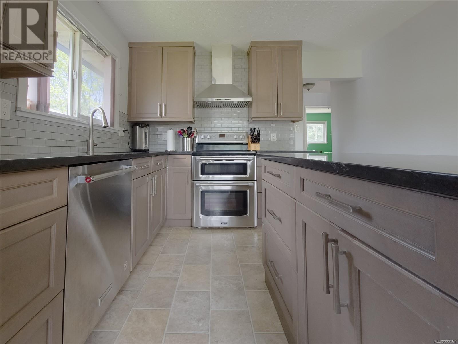 7490 Cadwallader Cres, Port Hardy