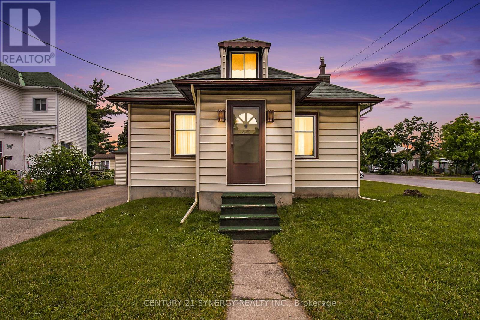 Photo 5 of 46 Cornelia Street E, Smiths Falls ON