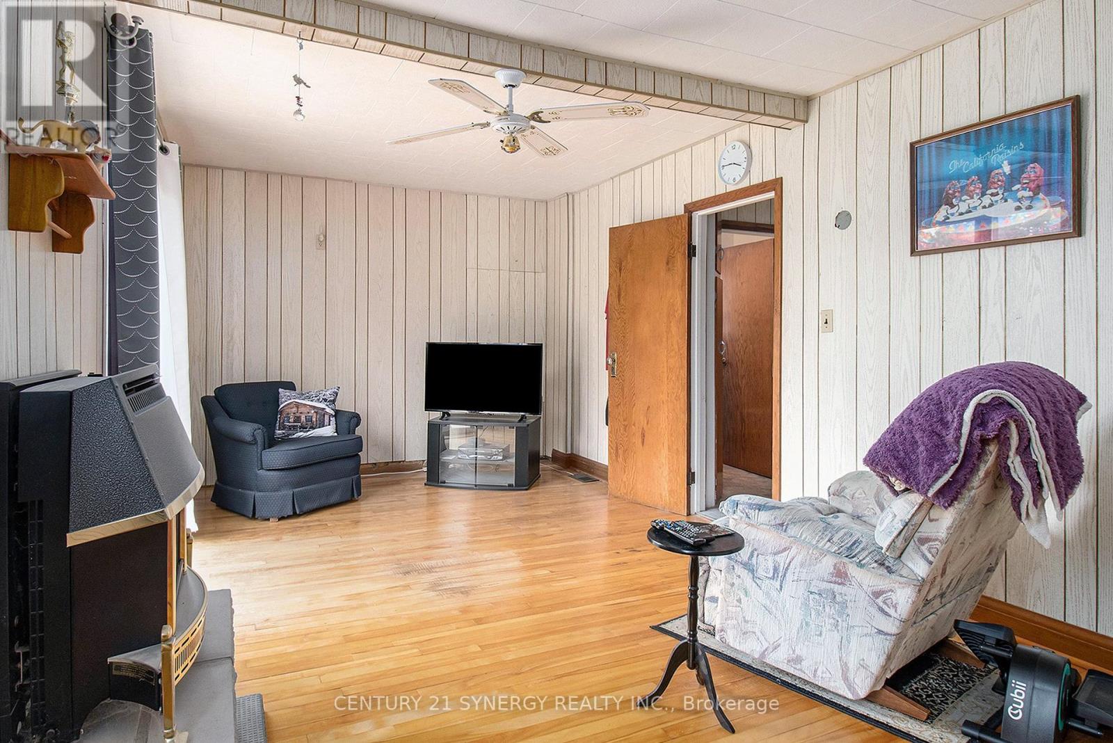 Photo 17 of 46 Cornelia Street E, Smiths Falls ON