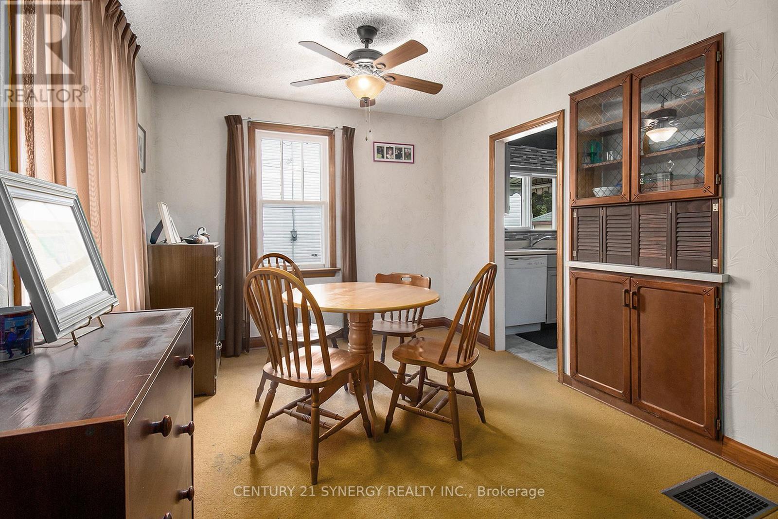 Photo 7 of 46 Cornelia Street E, Smiths Falls ON