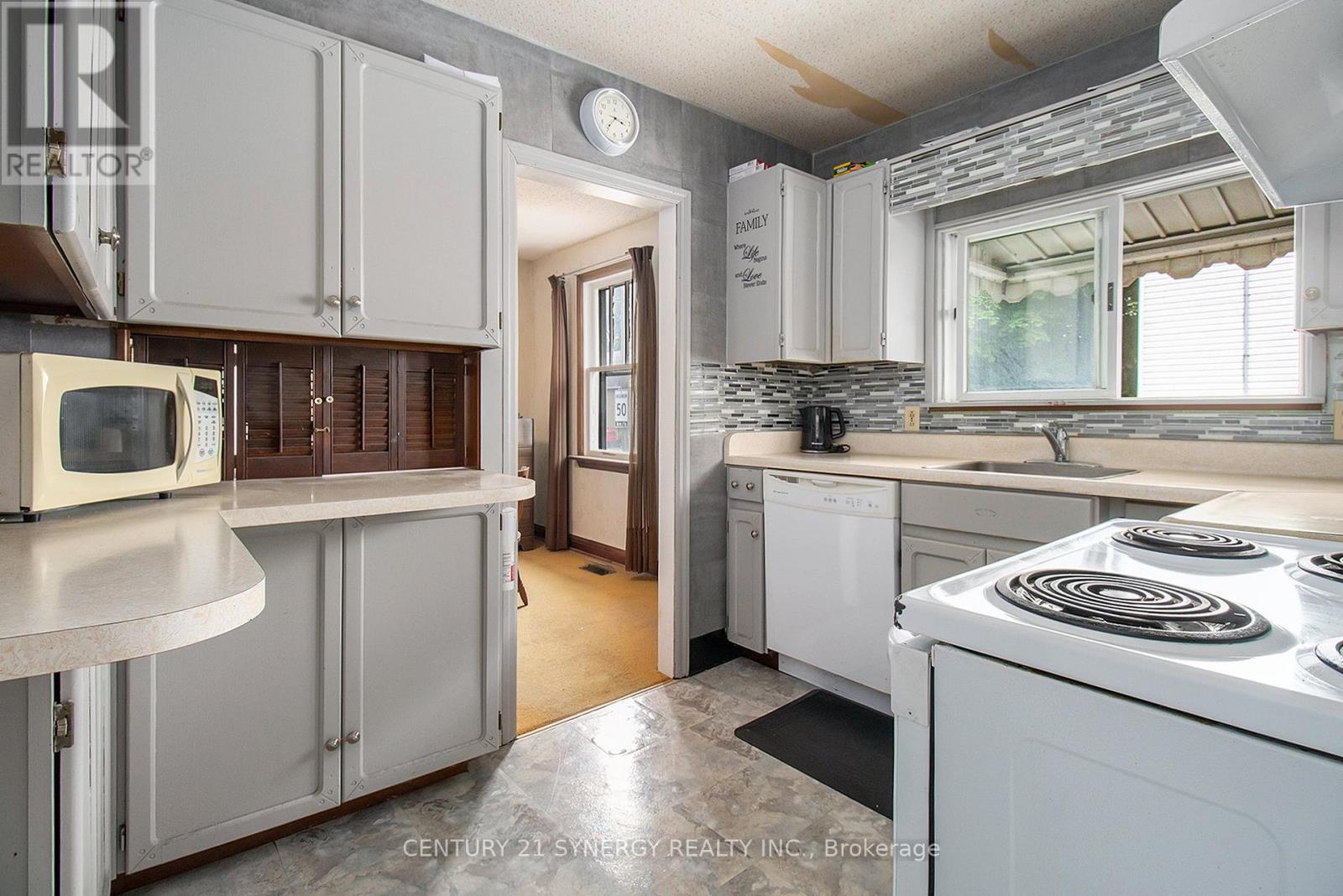 Photo 10 of 46 Cornelia Street E, Smiths Falls ON