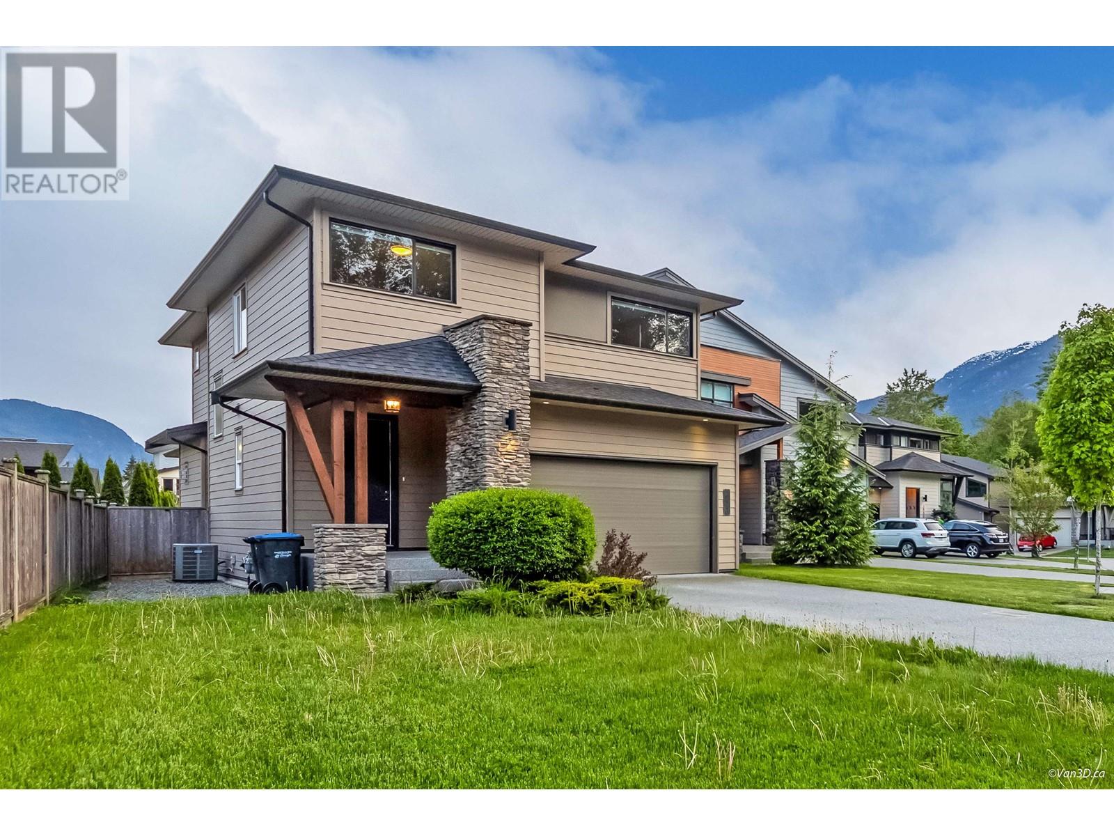 Photo 4 of 39340 Falcon Crescent, Squamish BC