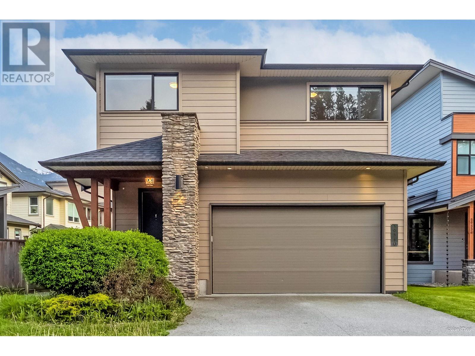 Photo 2 of 39340 Falcon Crescent, Squamish BC