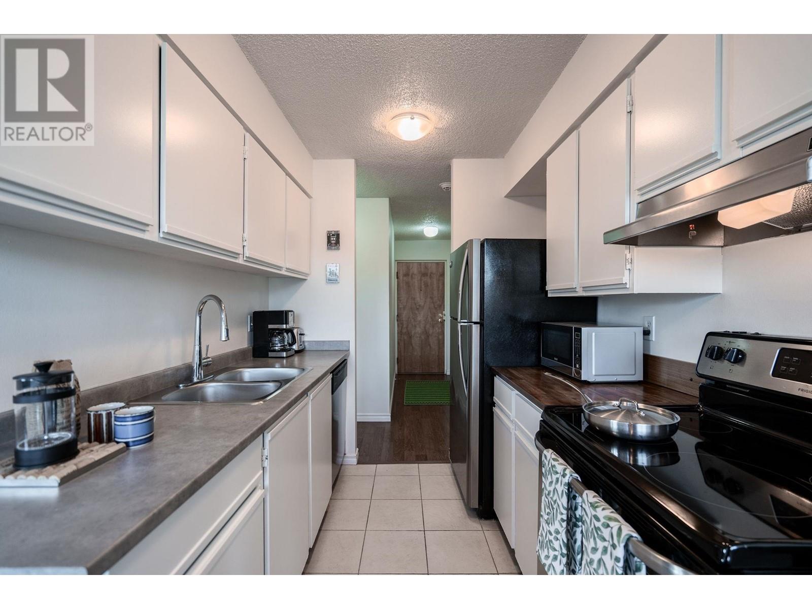 1006 1026 QUEENS AVENUE, New Westminster