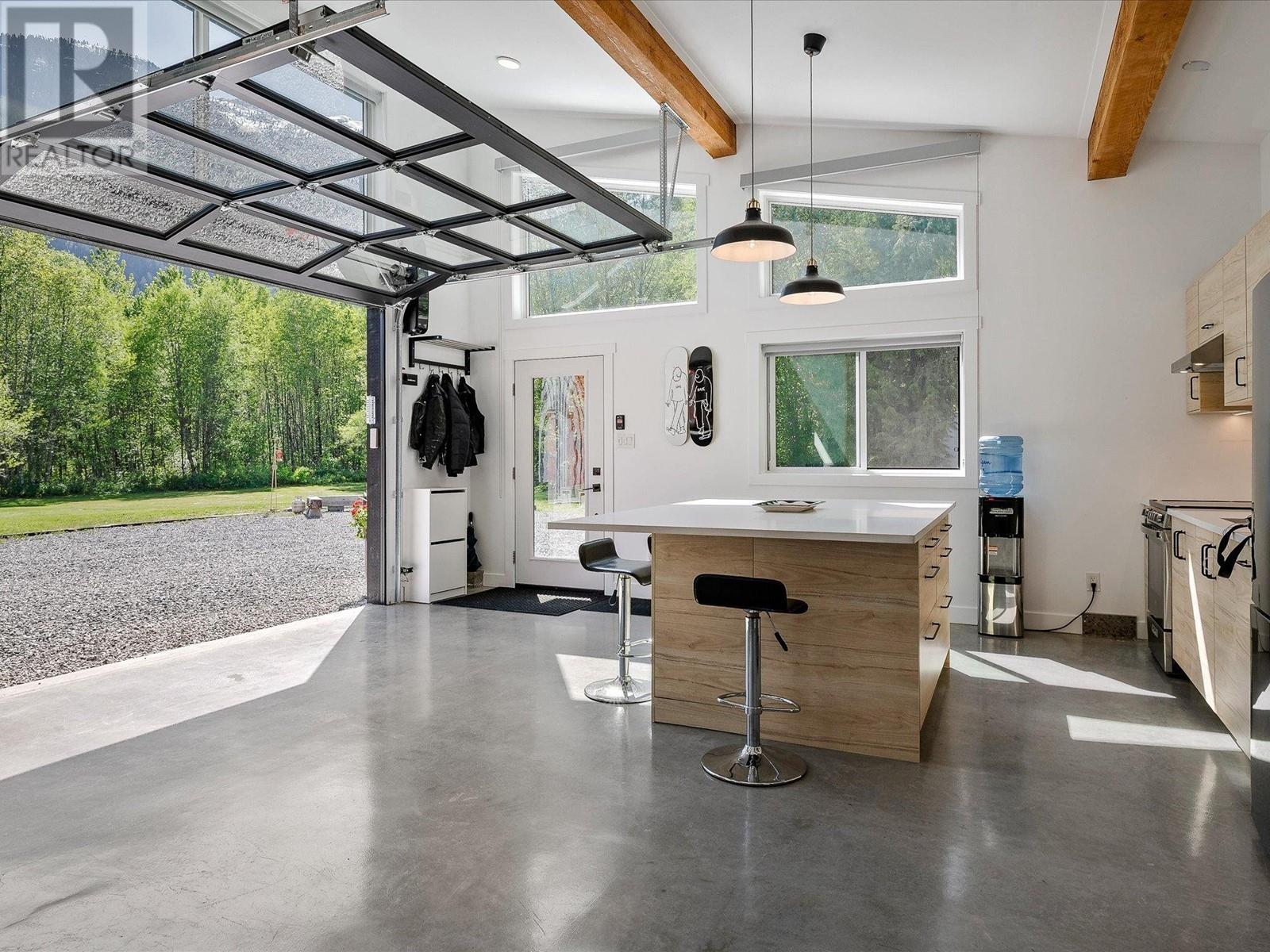 540 DOGHAVEN LANE, Squamish real estate listing R3000876