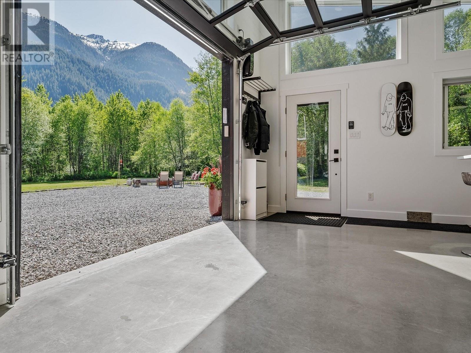 540 DOGHAVEN LANE, Squamish real estate listing R3000876