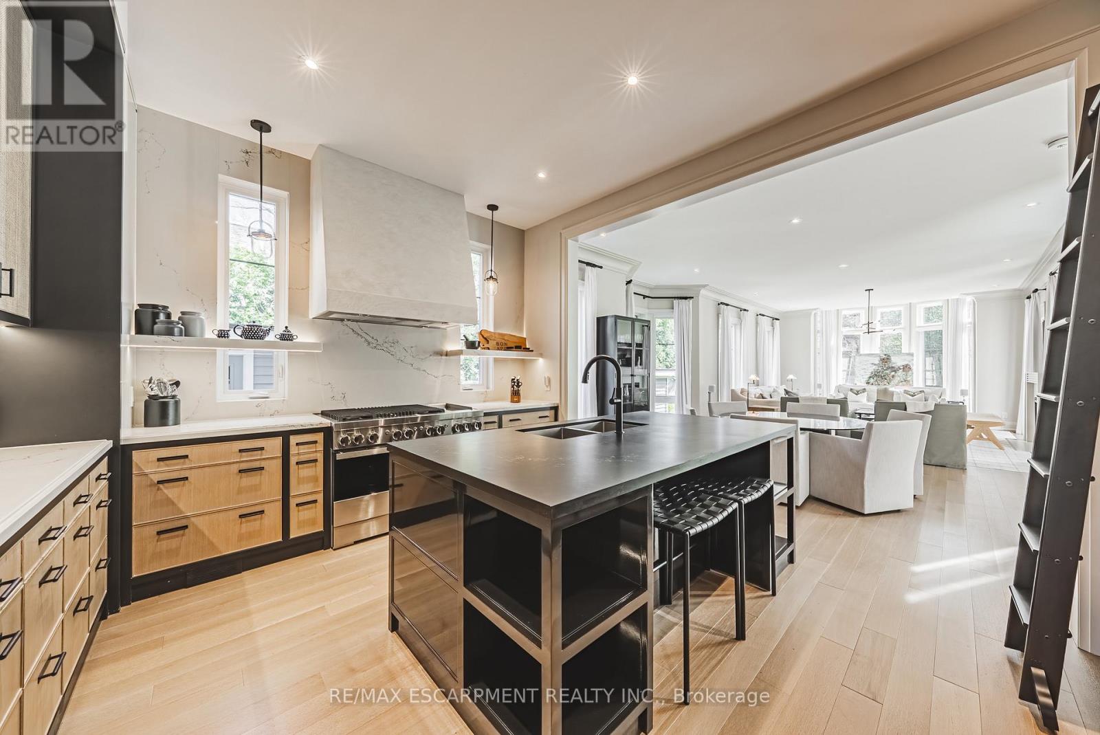 Photo 34 of 96 Brentwood Road, Oakville ON