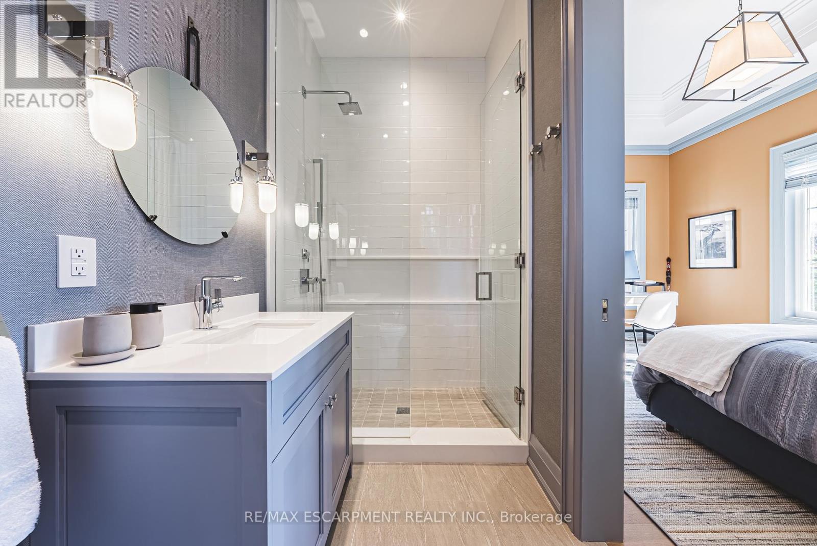 Photo 6 of 96 Brentwood Road, Oakville ON