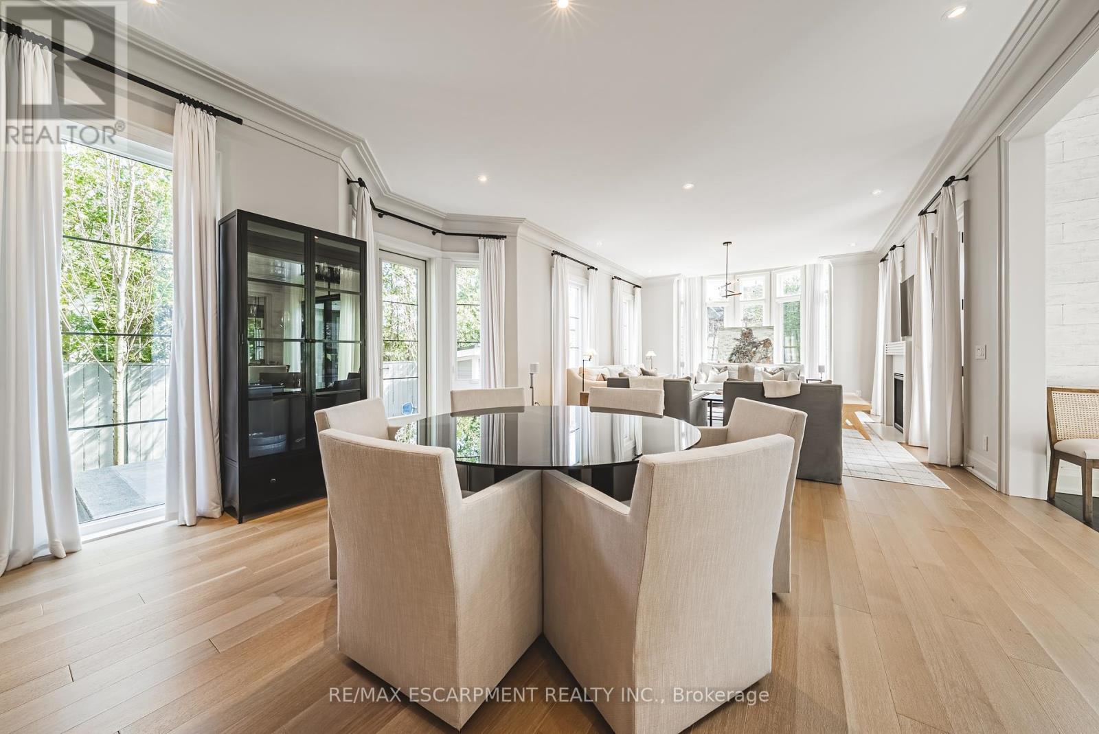 Photo 5 of 96 Brentwood Road, Oakville ON