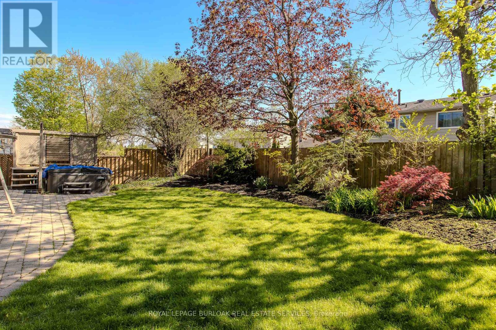 Photo 9 of 1858 Heather Hills Drive, Burlington ON