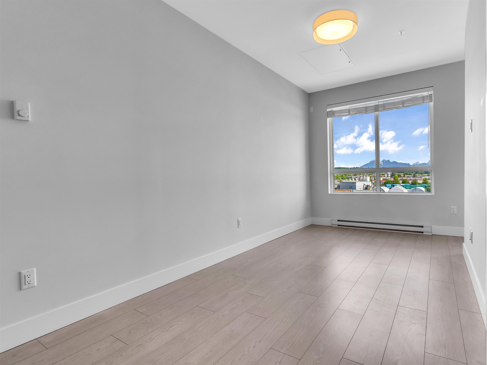 611 20360 LOGAN AVENUE, Langley