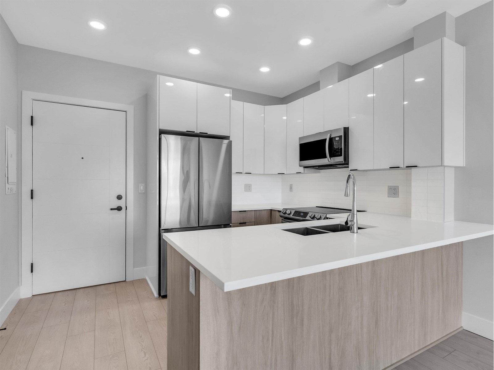 611 20360 LOGAN AVENUE, Langley