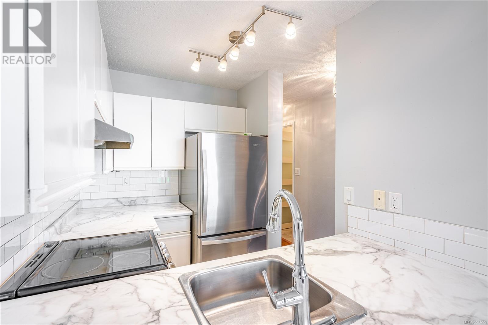 505 1630 Quadra Street, Victoria