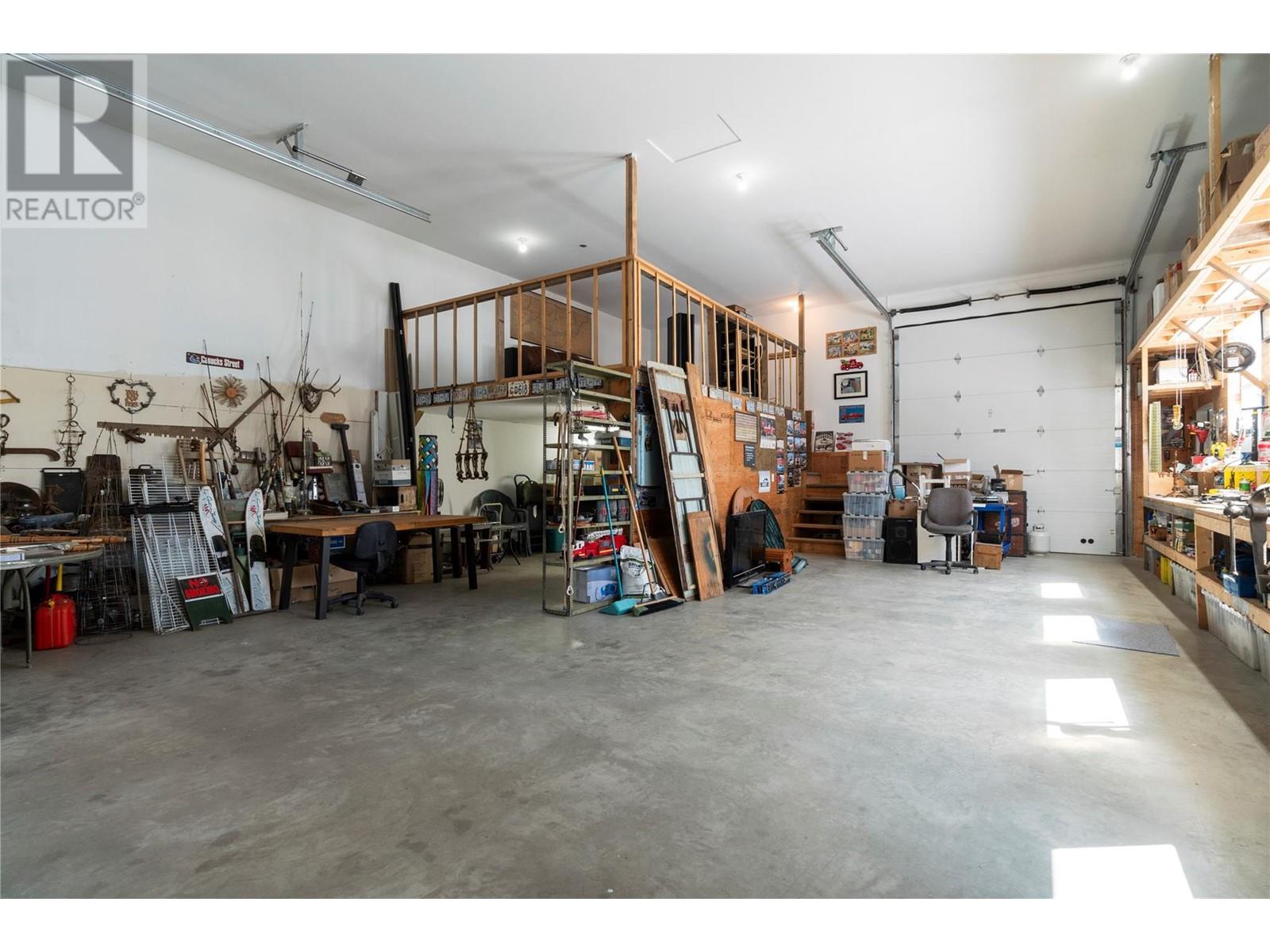 5261 Hlina Road, Celista