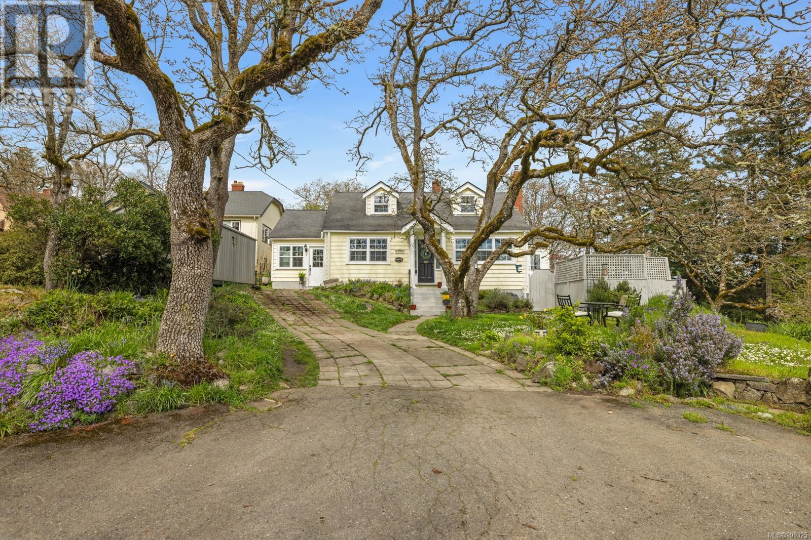  3406 Connorton Lane, Saanich