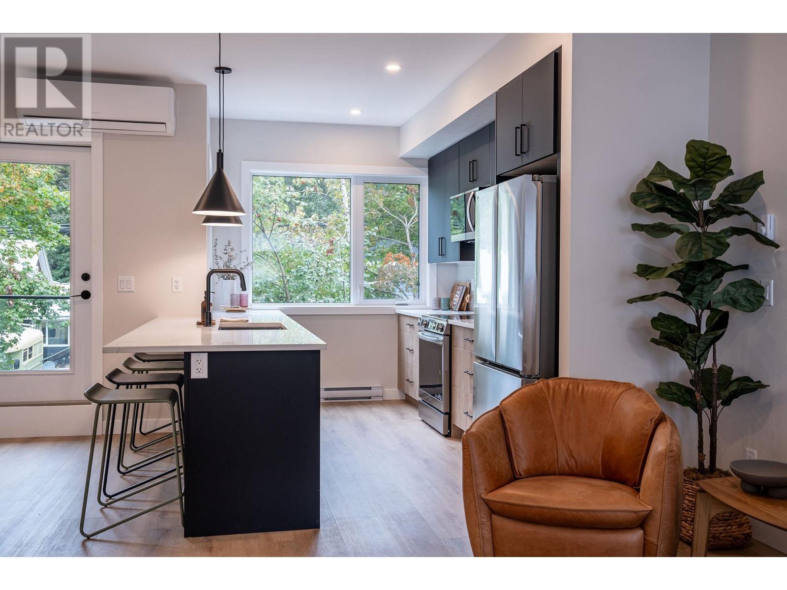1208 Douglas Street W, Revelstoke