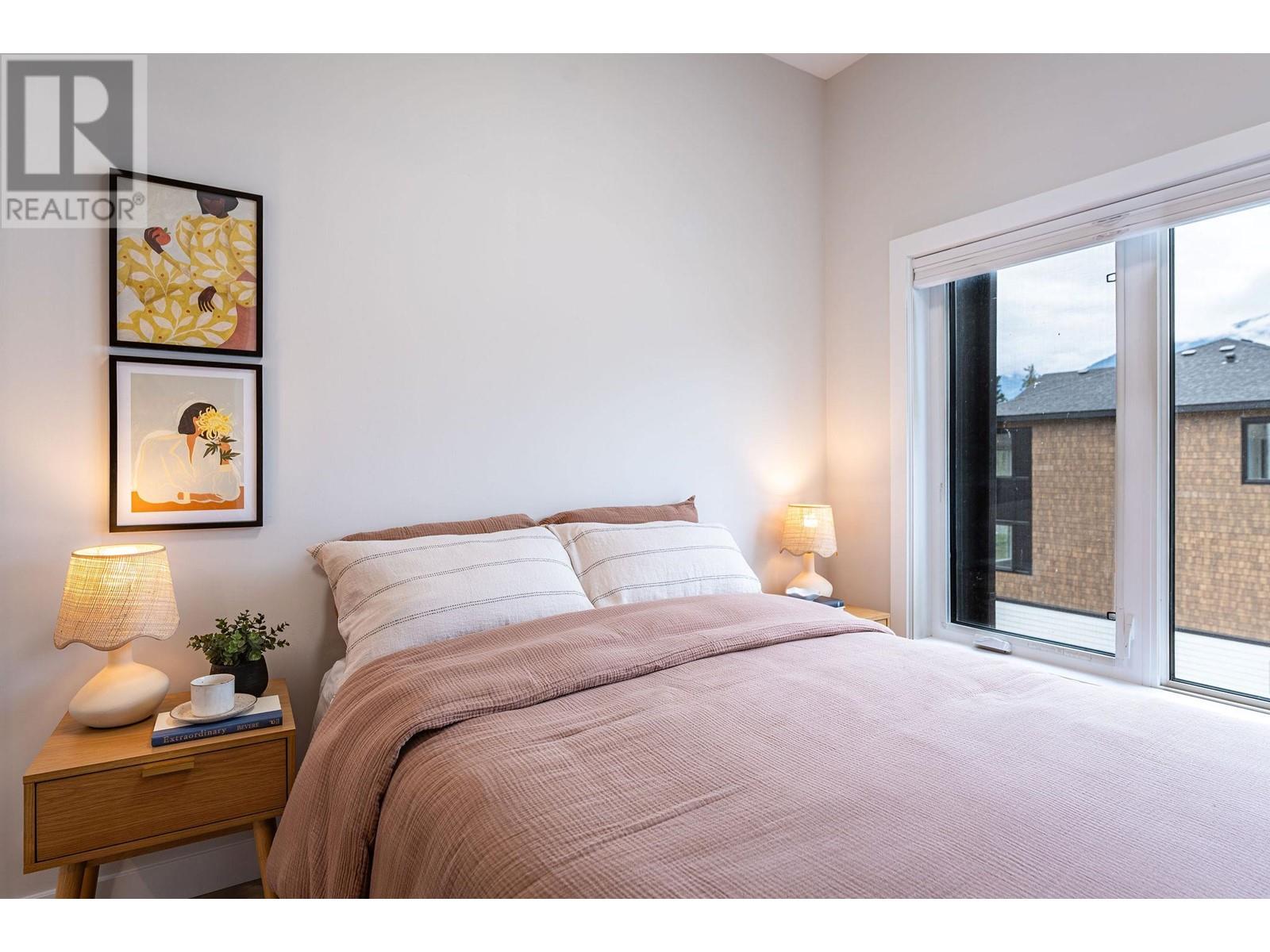 1208 Douglas Street W, Revelstoke