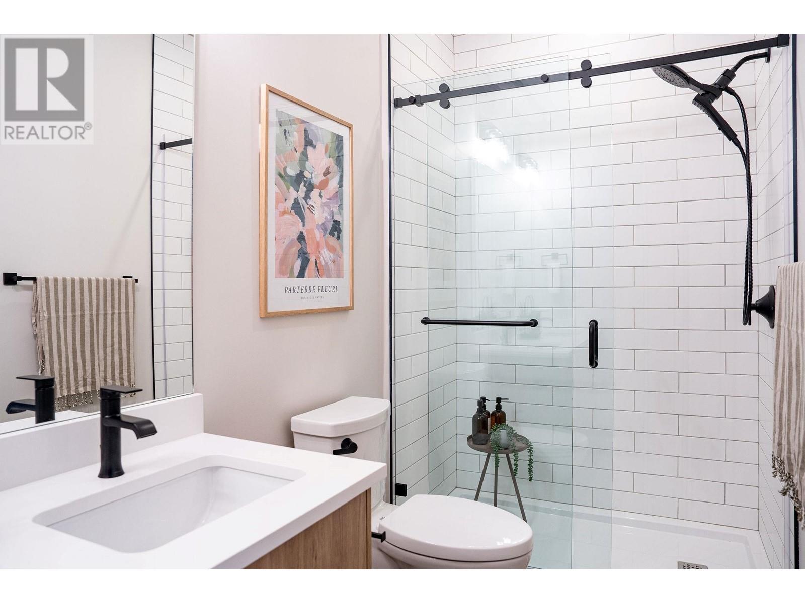 1208 Douglas Street W, Revelstoke