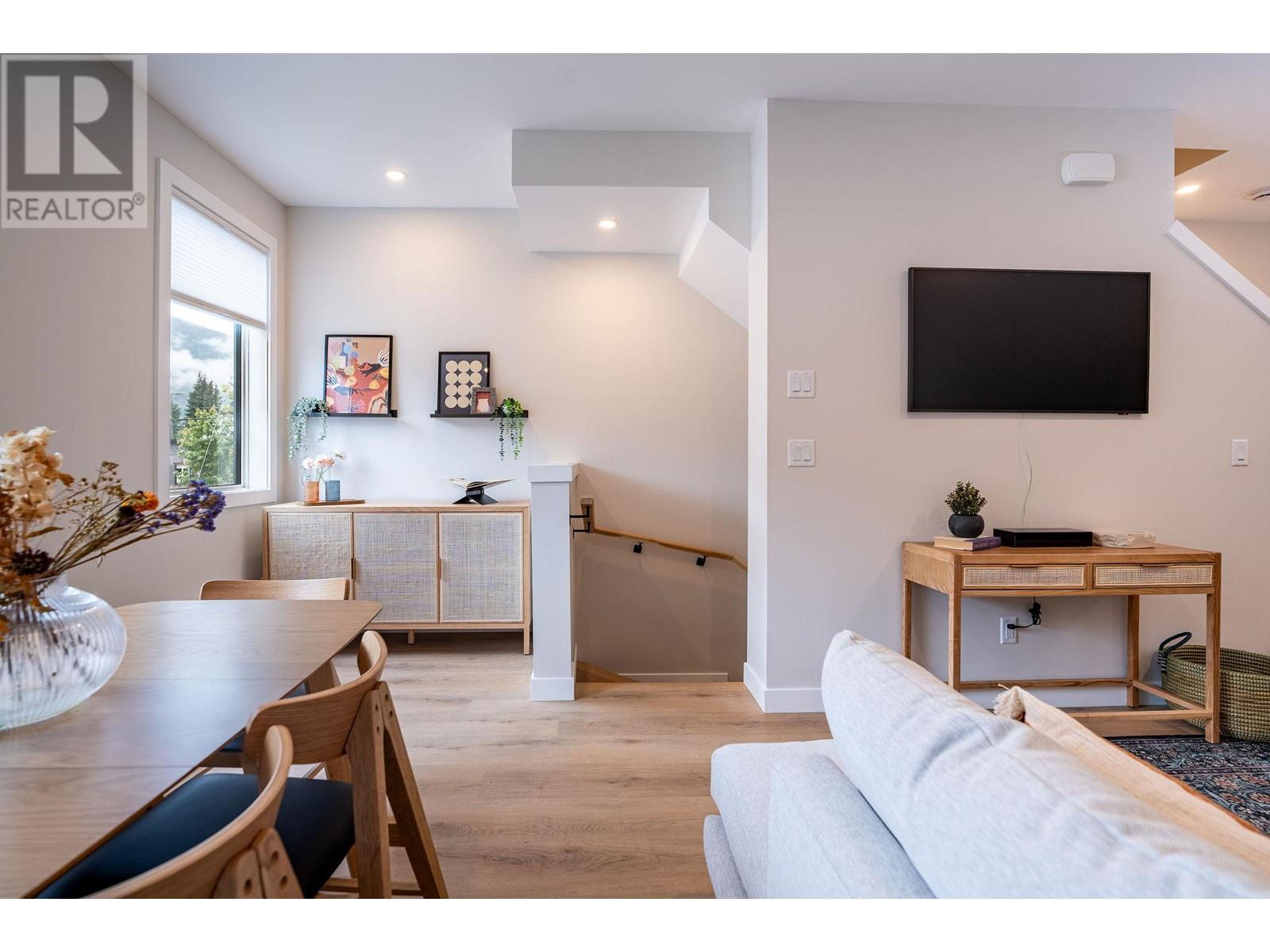 1208 Douglas Street W, Revelstoke