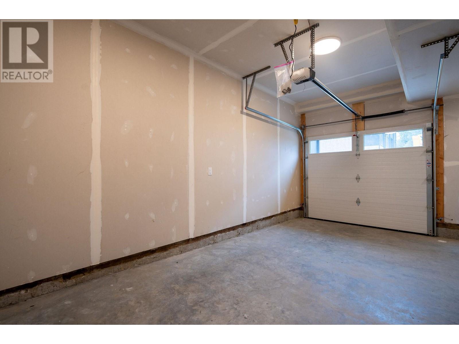 1208 Douglas Street W, Revelstoke