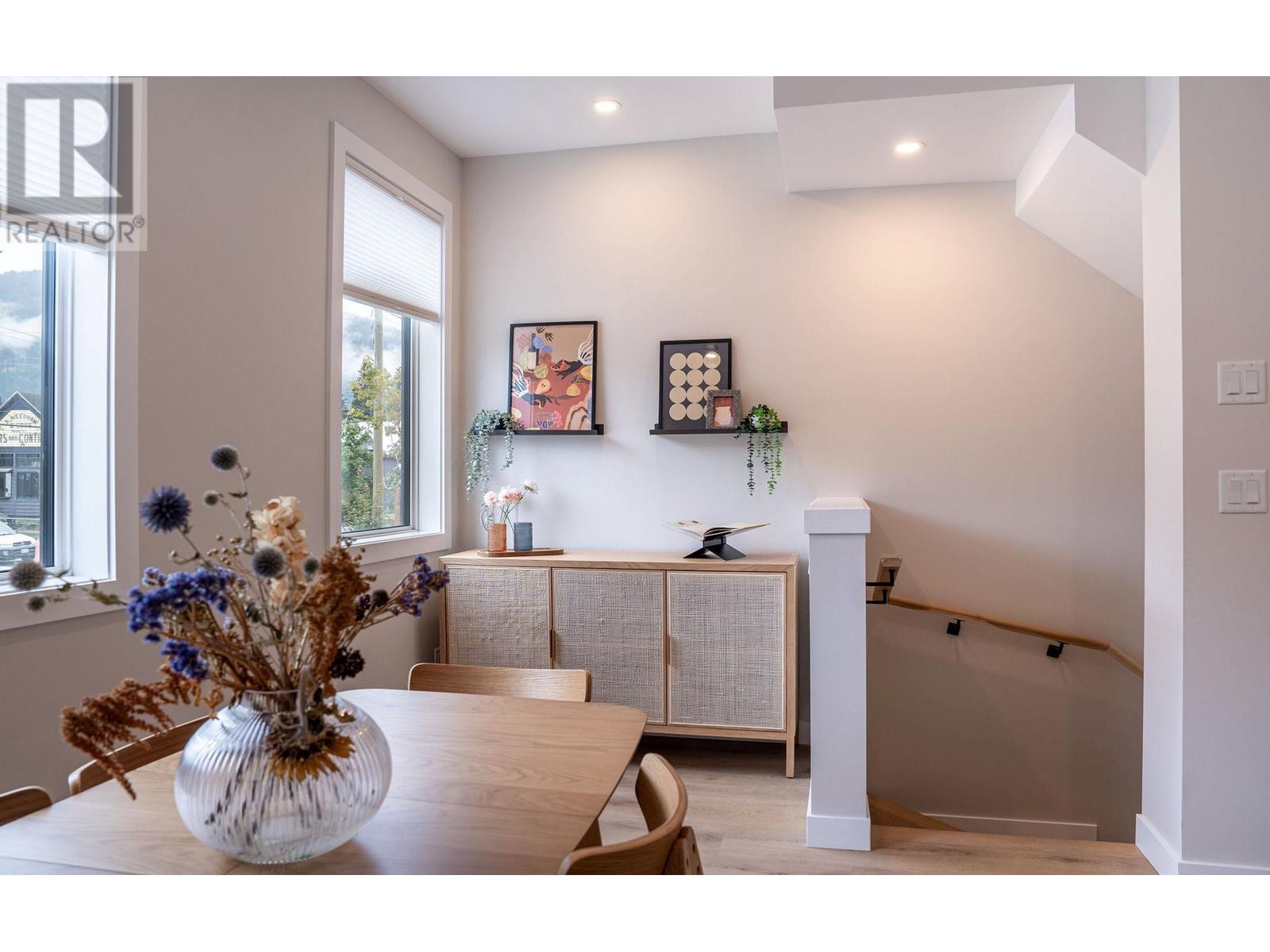 1208 Douglas Street W, Revelstoke