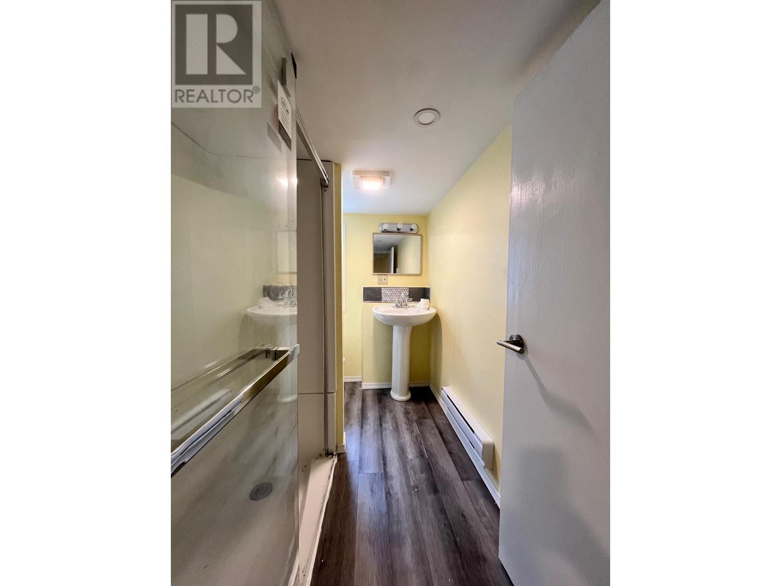 245-251 W 5TH AVENUE