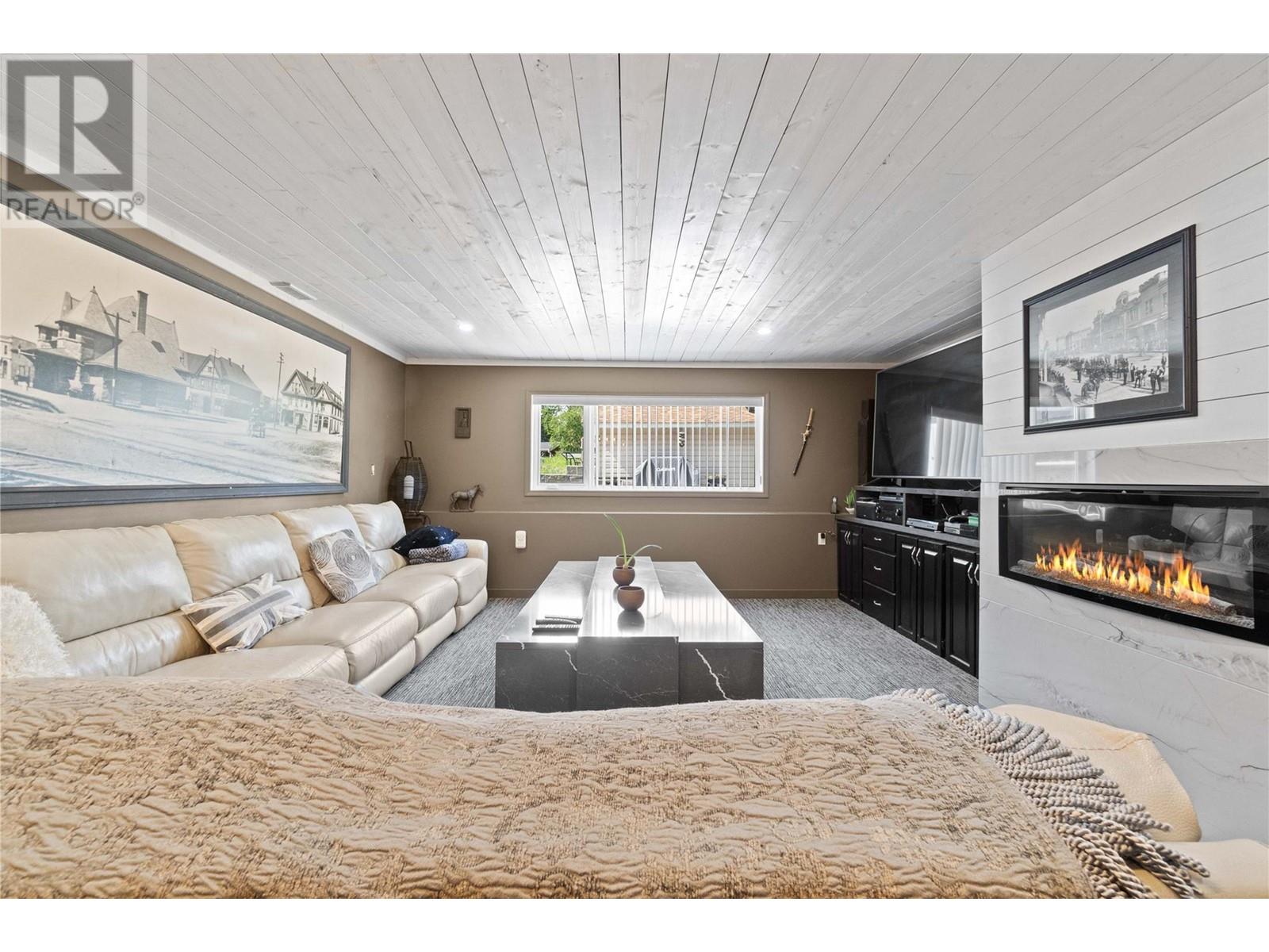 2449 Waverly Place, Blind Bay