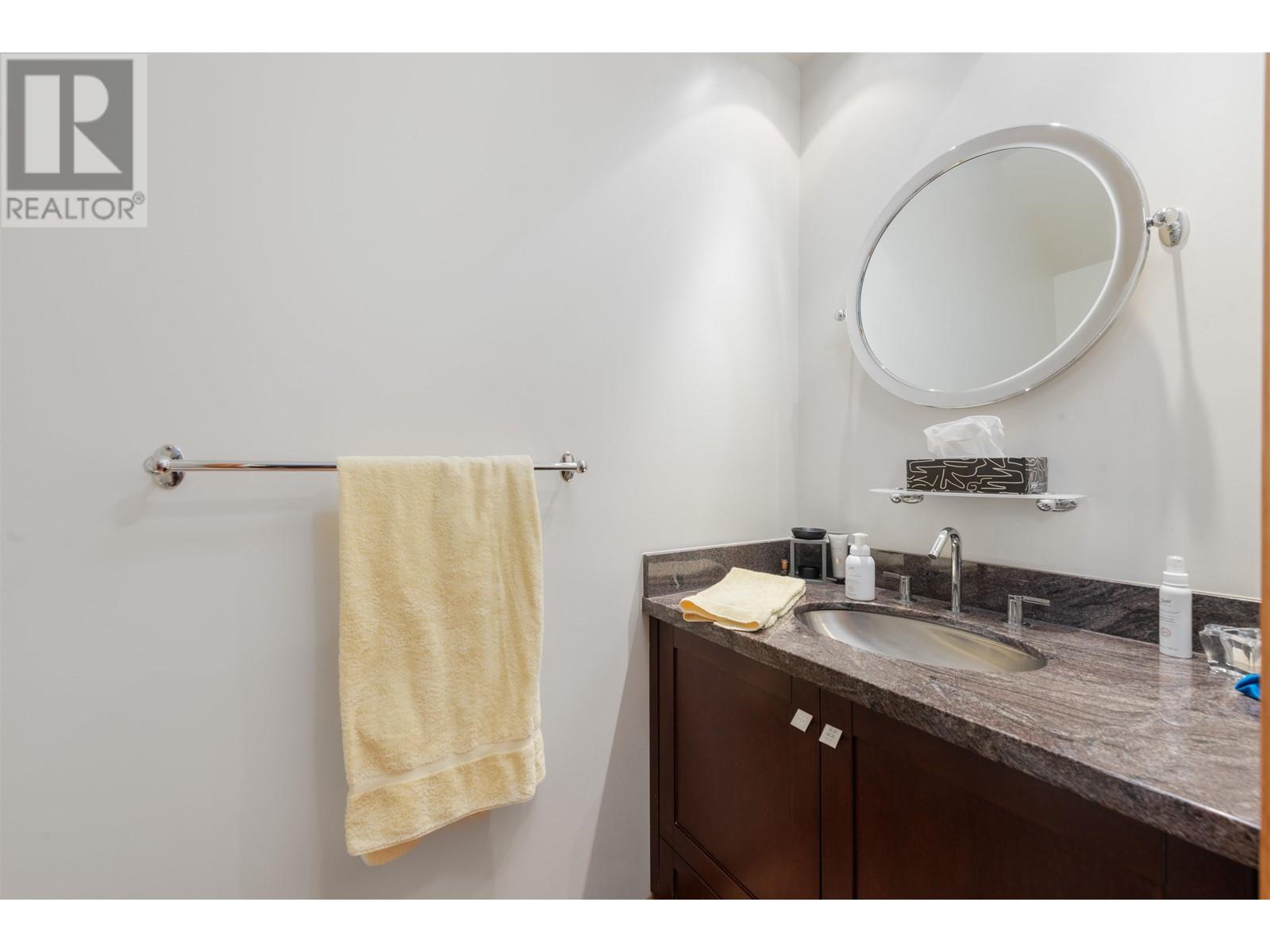 Photo 7 of 104 10 Renaissance Square, New Westminster BC