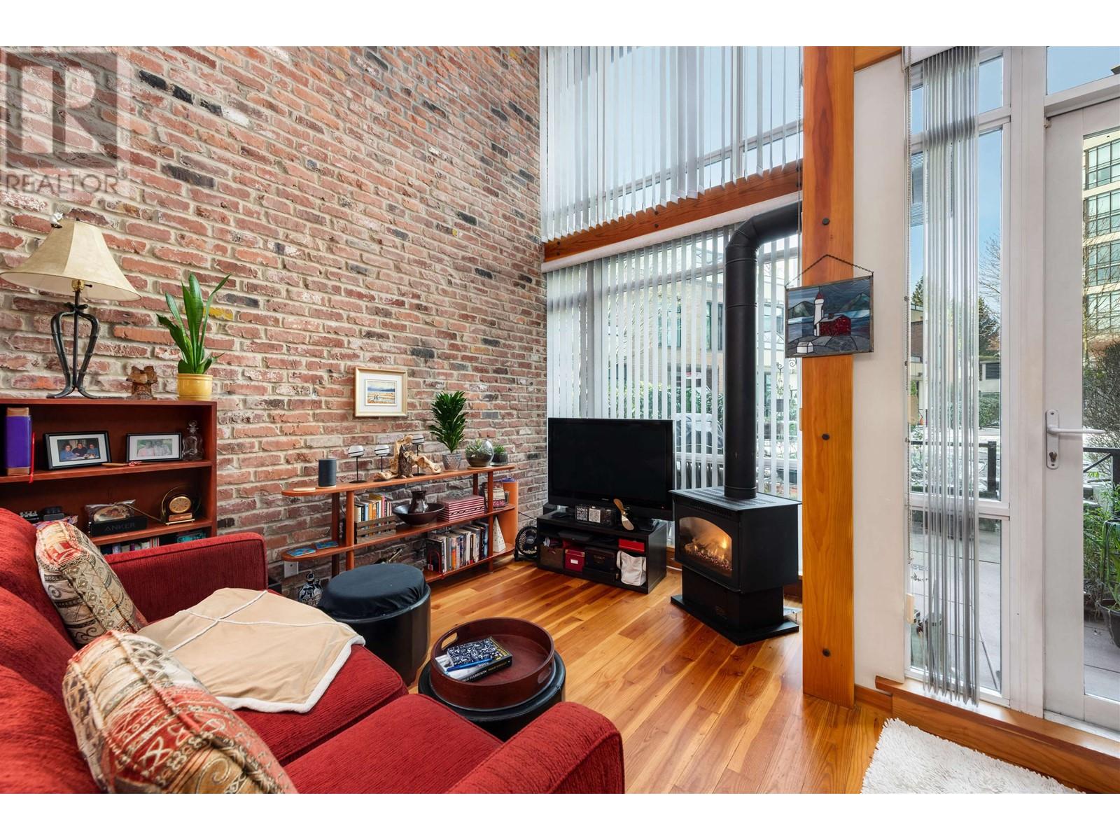 Photo 3 of 104 10 Renaissance Square, New Westminster BC