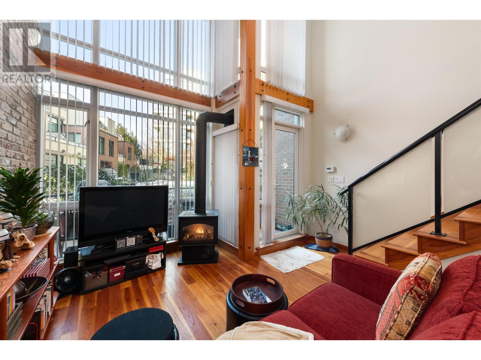 Photo 14 of 104 10 Renaissance Square, New Westminster BC