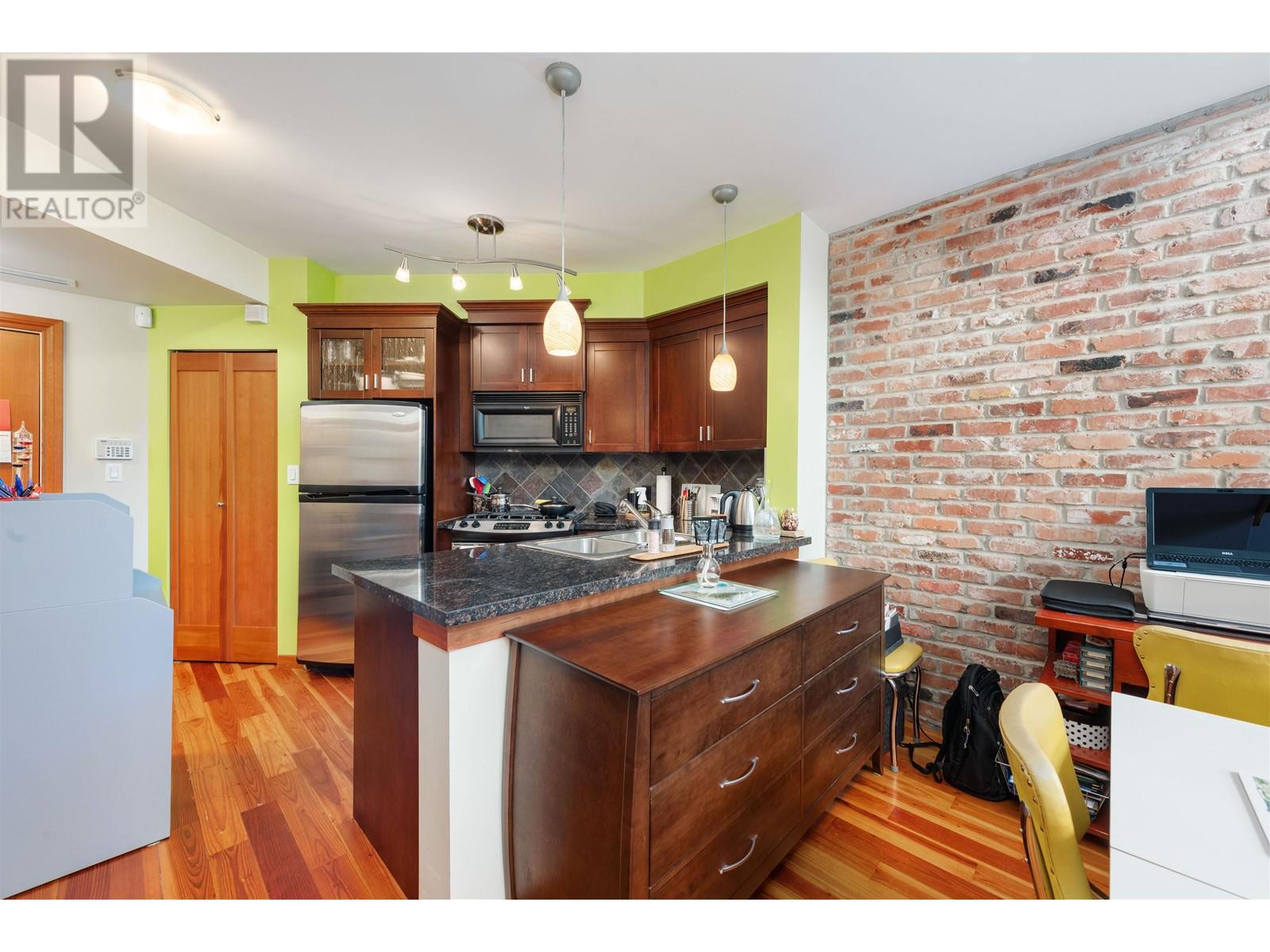 Photo 19 of 104 10 Renaissance Square, New Westminster BC