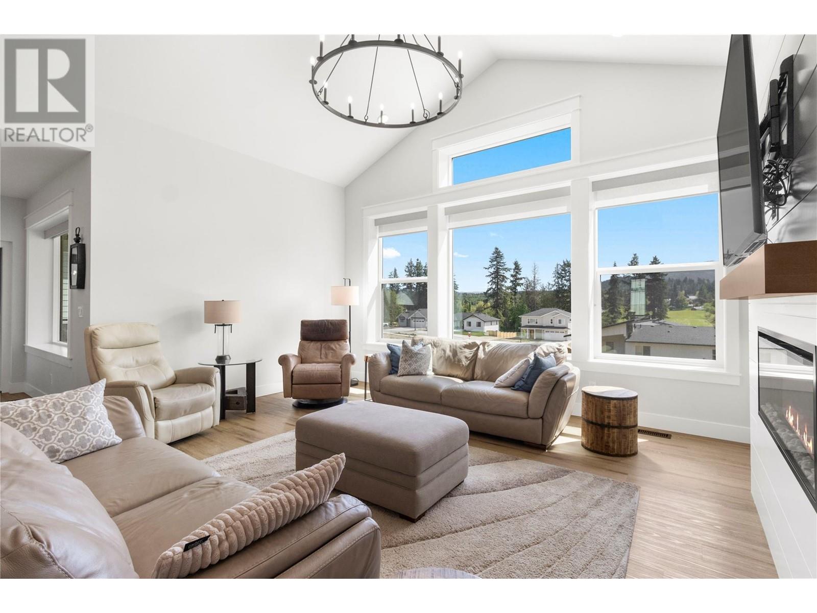3450 18 Avenue NE, Salmon Arm