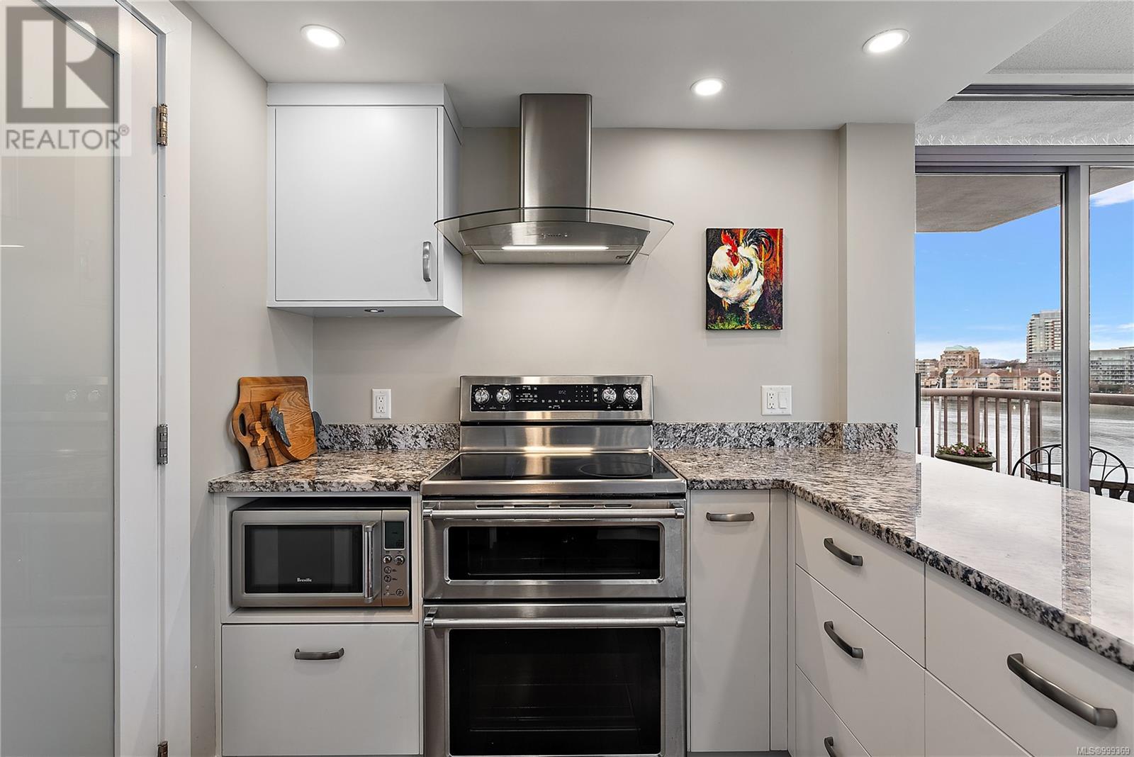 Photo 10 of 603 636 Montreal St, Victoria BC