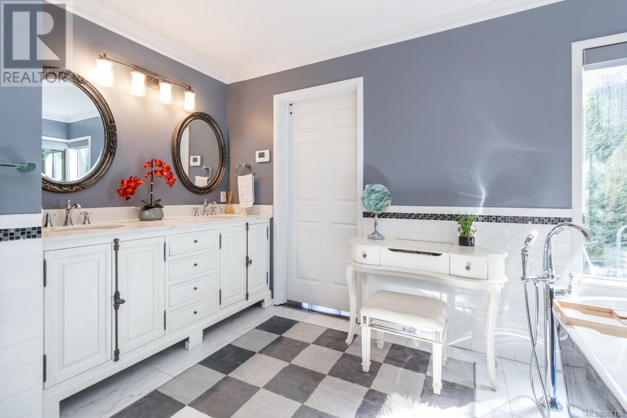 2220 Arbutus Rd, Saanich