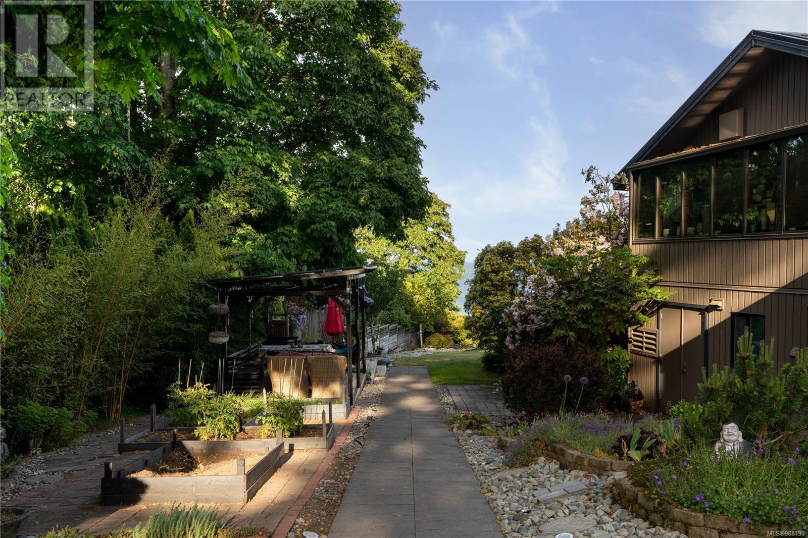 2220 Arbutus Rd, Saanich