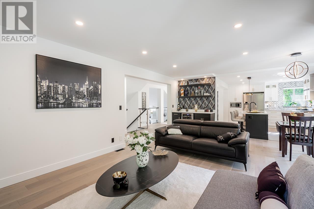 Photo 8 of 2637 Sandstone Crescent, Coquitlam BC